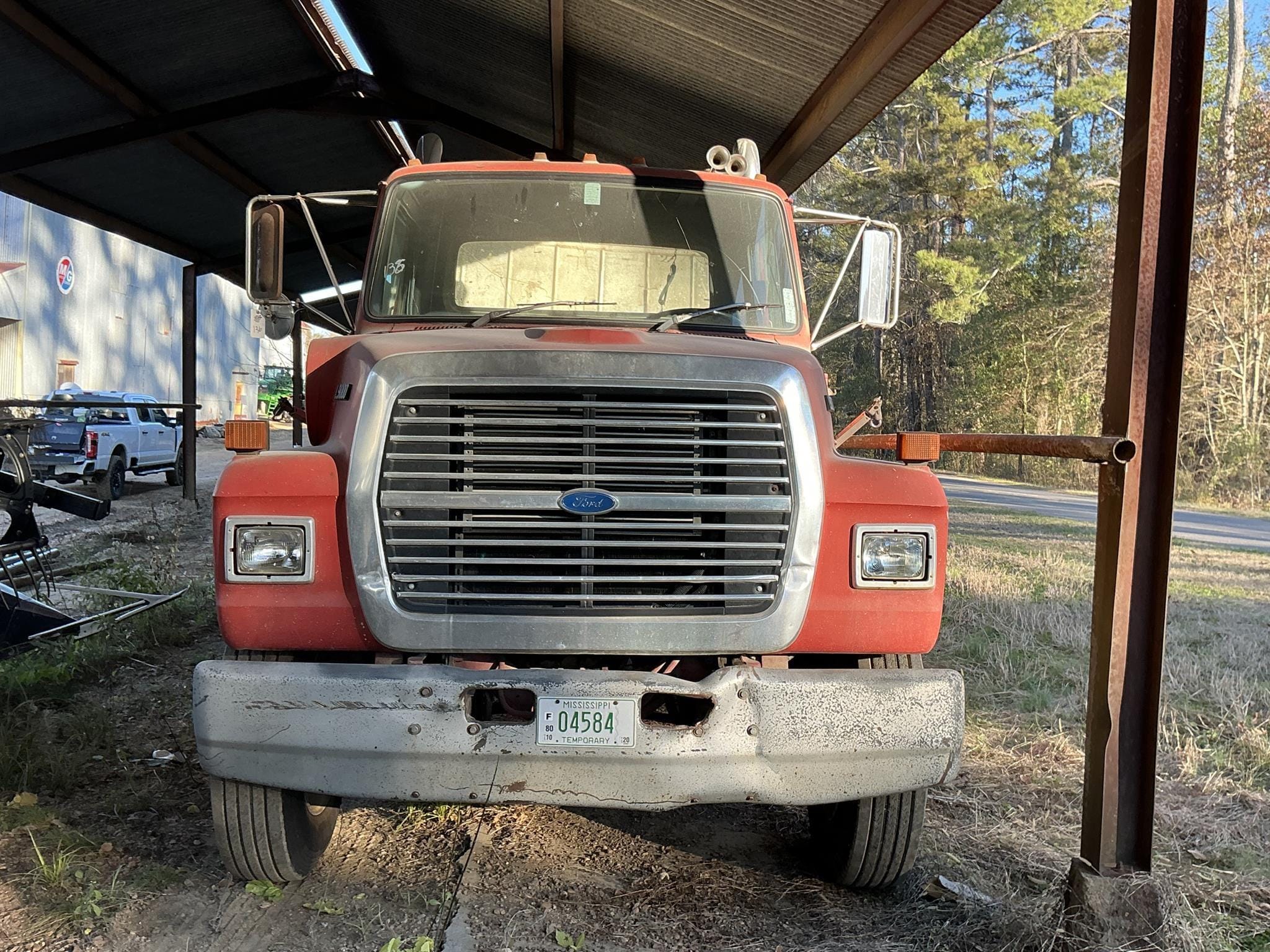 Ford L9000 Equipment Image0