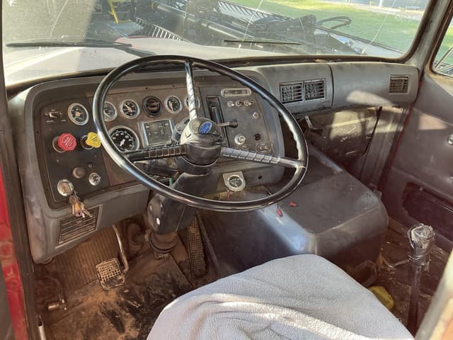 Image of Ford L9000 equipment image 4