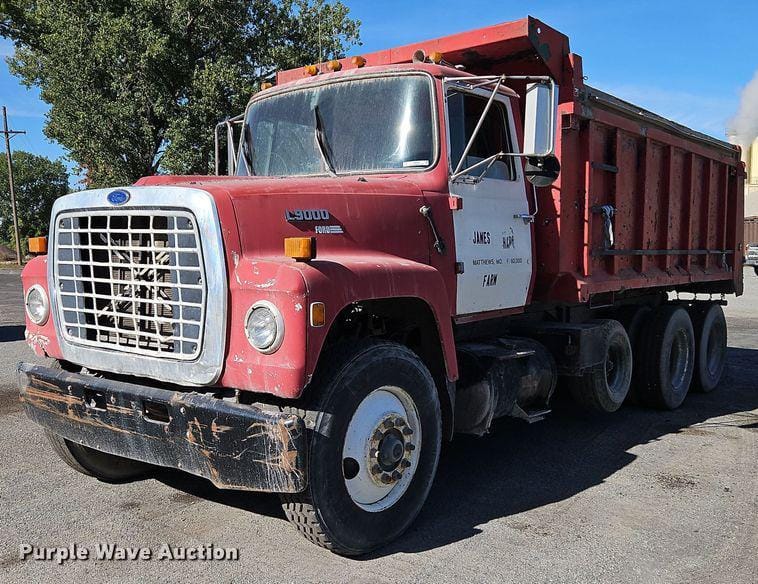 SOLD - 1986 Ford L9000 Lot No. LM9269 Other Equipment with 484,304