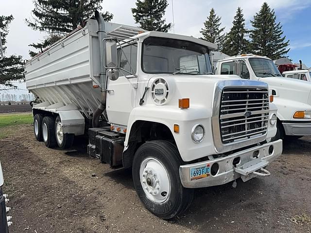 Image of Ford L9000 equipment image 2