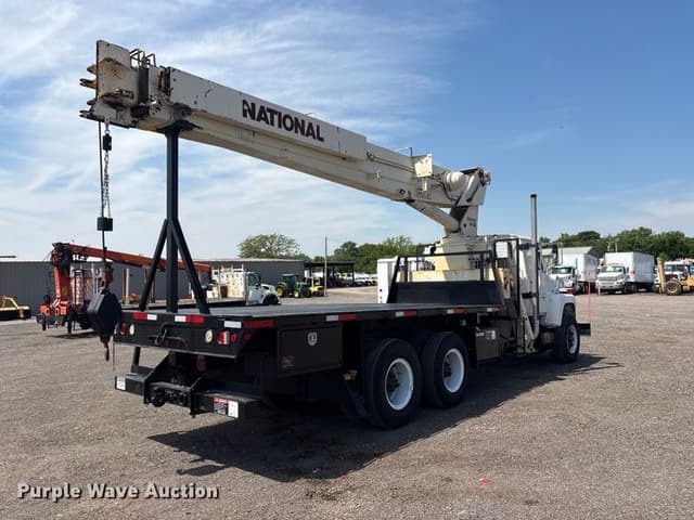 Image of Ford L8000 equipment image 4