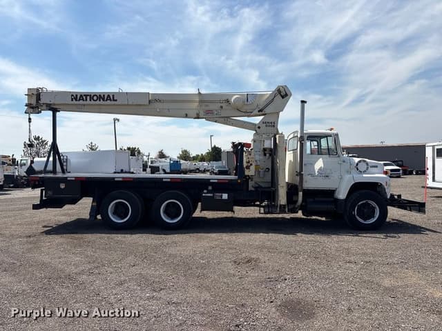 Image of Ford L8000 equipment image 3