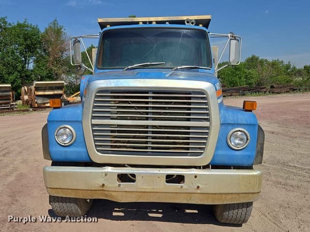 Image of Ford LT8000 equipment image 1