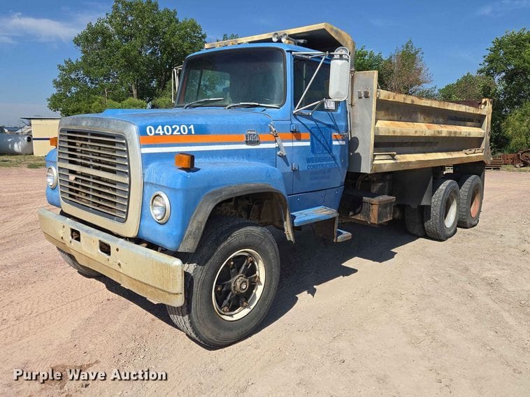 1986 Ford LT8000 Equipment Image0