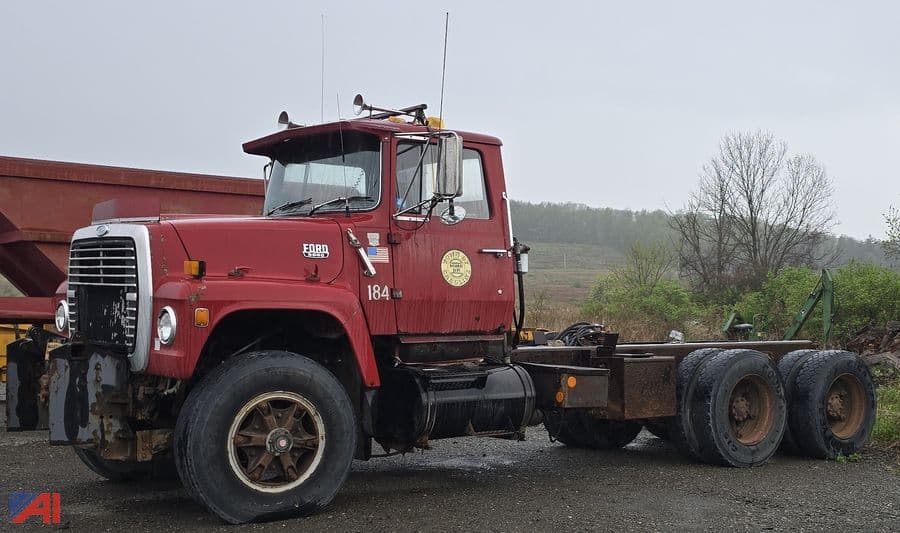 Image of Ford LT9000 Primary image