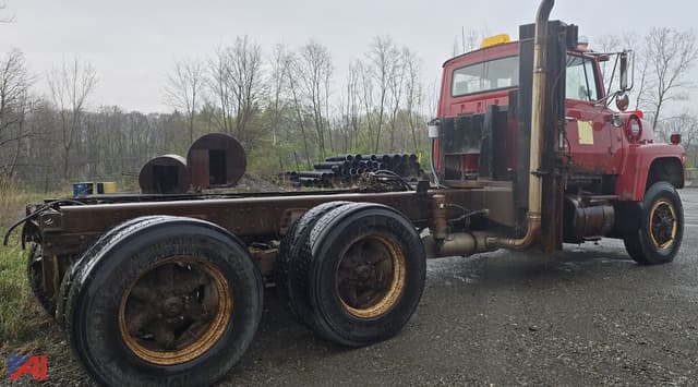 Image of Ford LT9000 equipment image 3