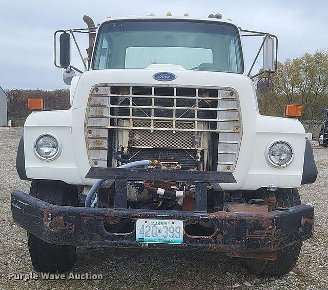 Image of Ford LT9000 equipment image 1