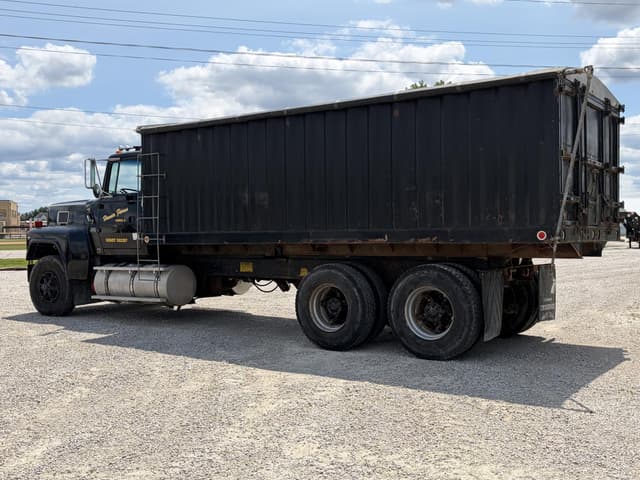 Image of Ford LTL9000 equipment image 4