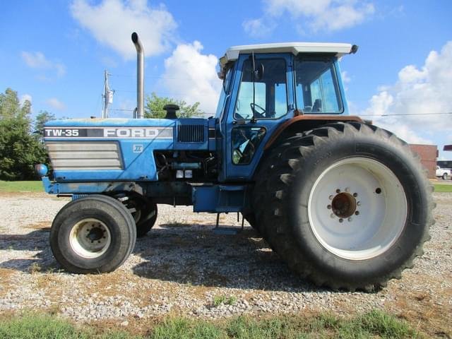 Image of Ford TW-35 equipment image 1