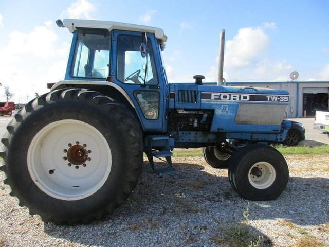 Image of Ford TW-35 equipment image 3
