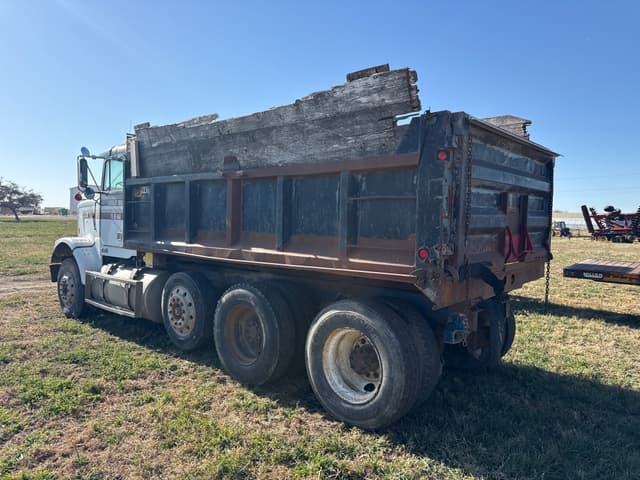 Image of Freightliner FLC equipment image 2