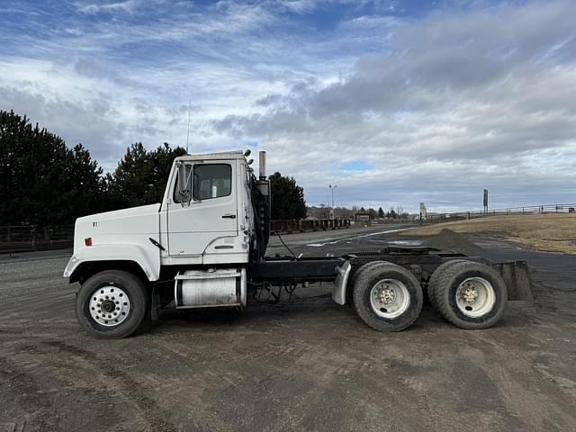 Image of Freightliner FLC112 equipment image 1