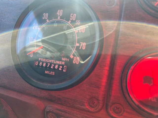 Image of Freightliner T086 equipment image 2