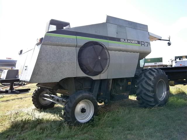 Image of Gleaner R7 equipment image 3