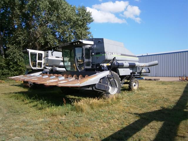 Image of Gleaner R7 equipment image 2