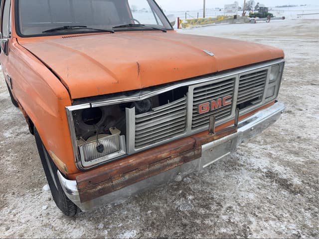 Image of GMC 2500 equipment image 3