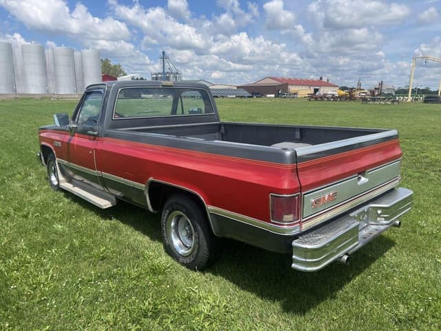 Image of GMC Sierra Classic equipment image 2