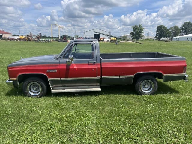 Image of GMC Sierra Classic equipment image 1