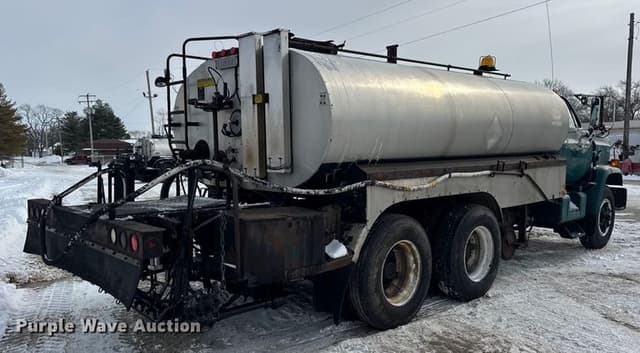 Image of GMC C7000 equipment image 4