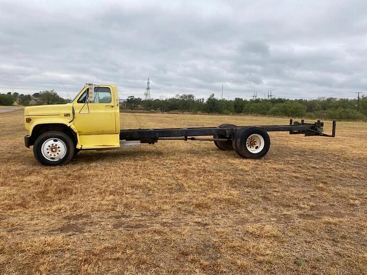 1986 GMC C7000 Equipment Image0