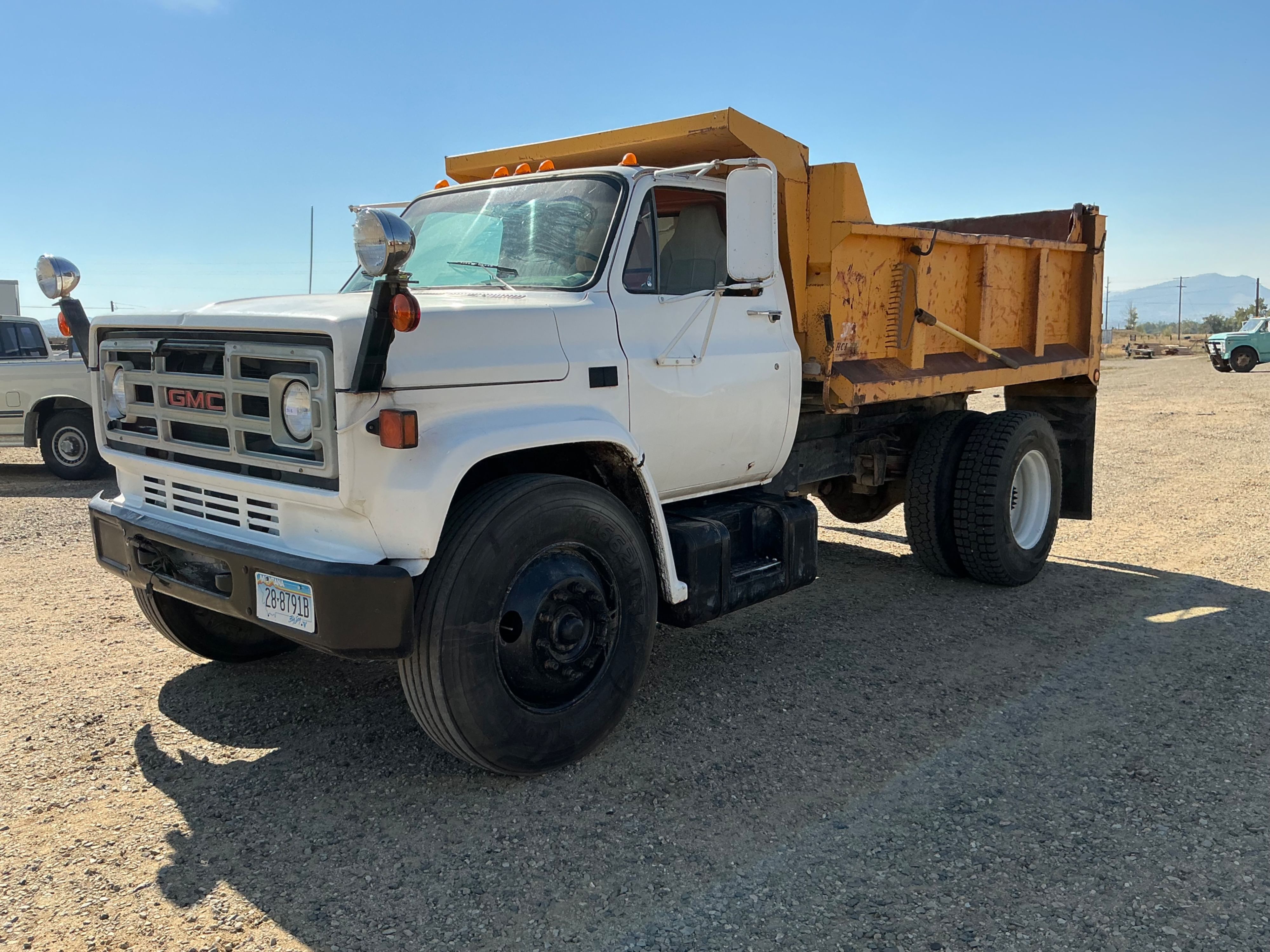 1986 GMC C7000 Equipment Image0