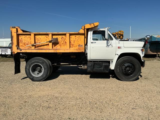 Image of GMC C7000 equipment image 3