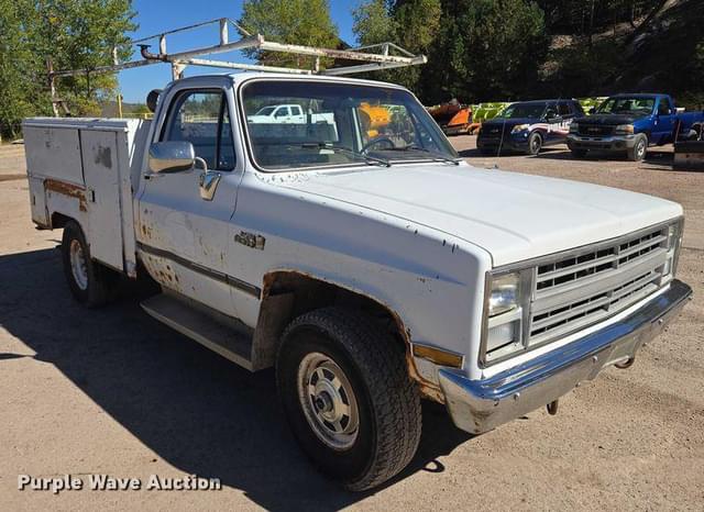 Image of GMC K2500 equipment image 2