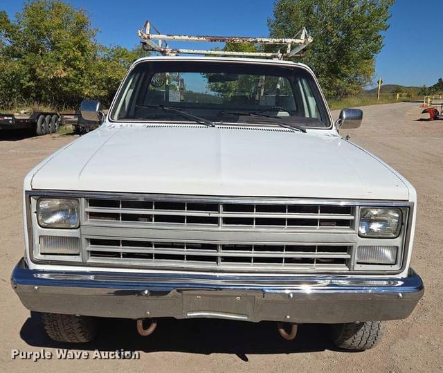 Image of GMC K2500 equipment image 1