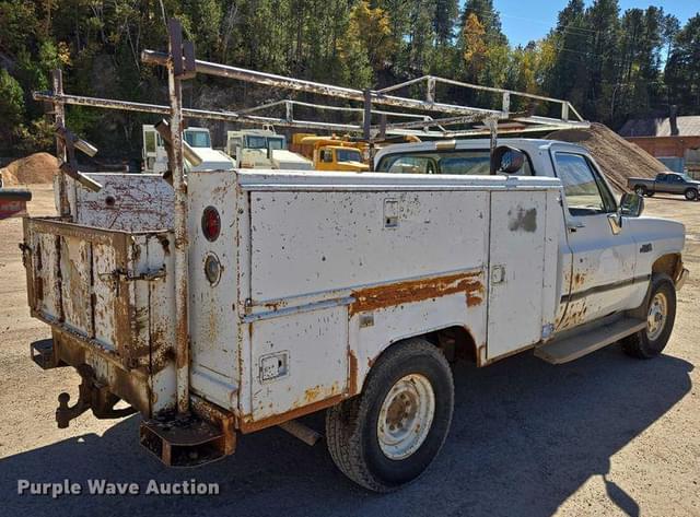 Image of GMC K2500 equipment image 4