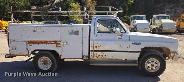 Image of GMC K2500 equipment image 3