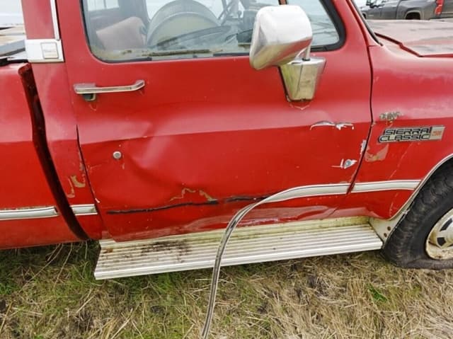 Image of GMC Sierra Classic equipment image 4