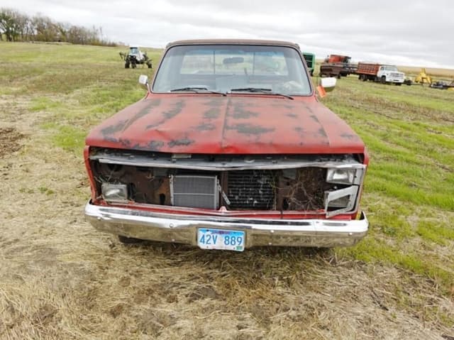 Image of GMC Sierra Classic equipment image 1