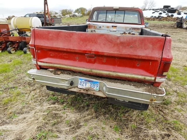 Image of GMC Sierra Classic equipment image 3
