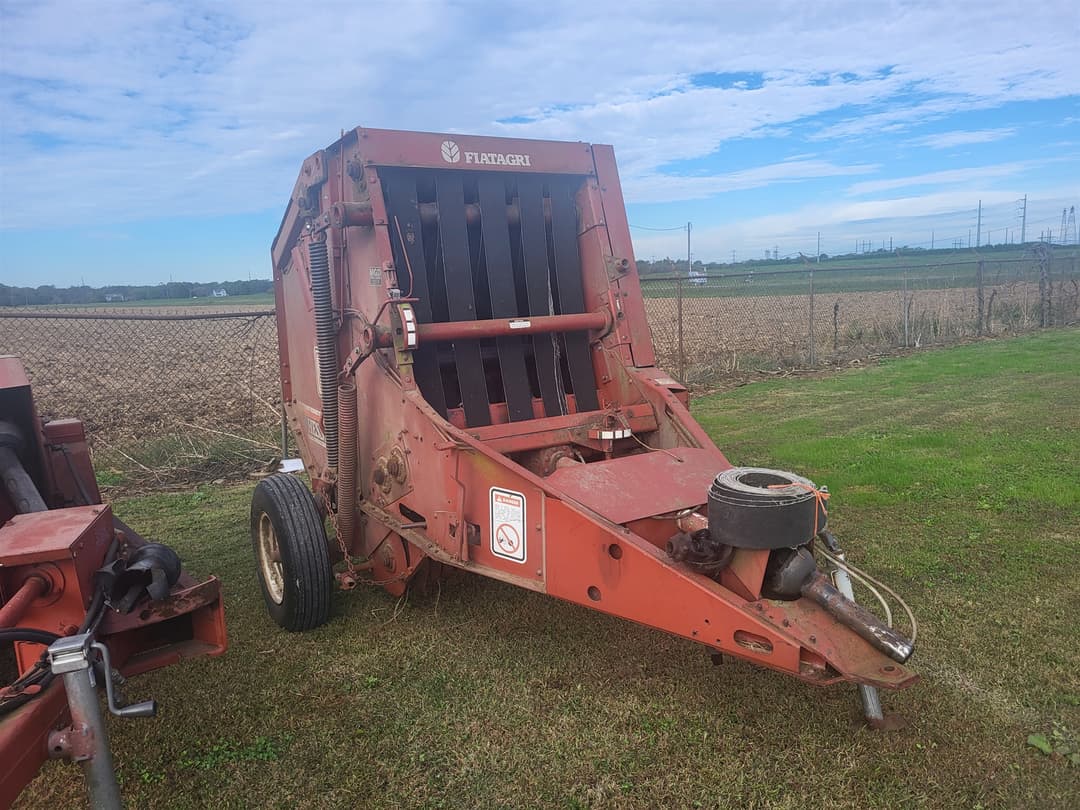 Image of Hesston 5530 Image 0