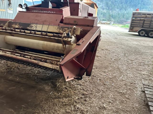 Image of Hesston 6550 equipment image 2