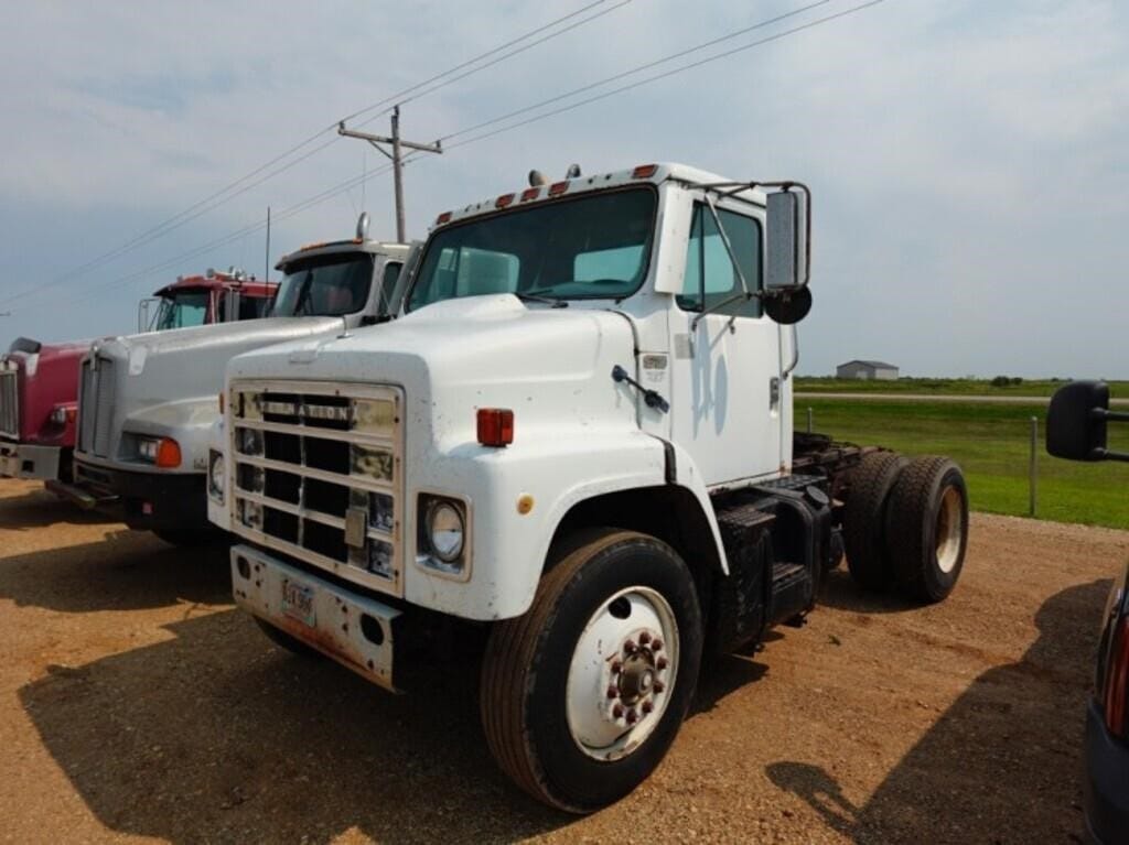 1986 International 2300 Equipment Image0