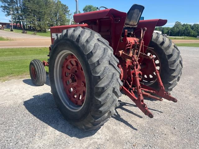 Image of International Harvester 856 equipment image 4