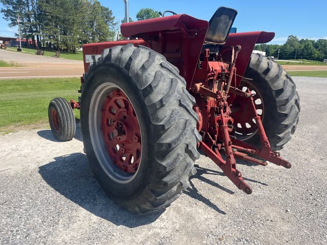 Image of International Harvester 856 equipment image 4