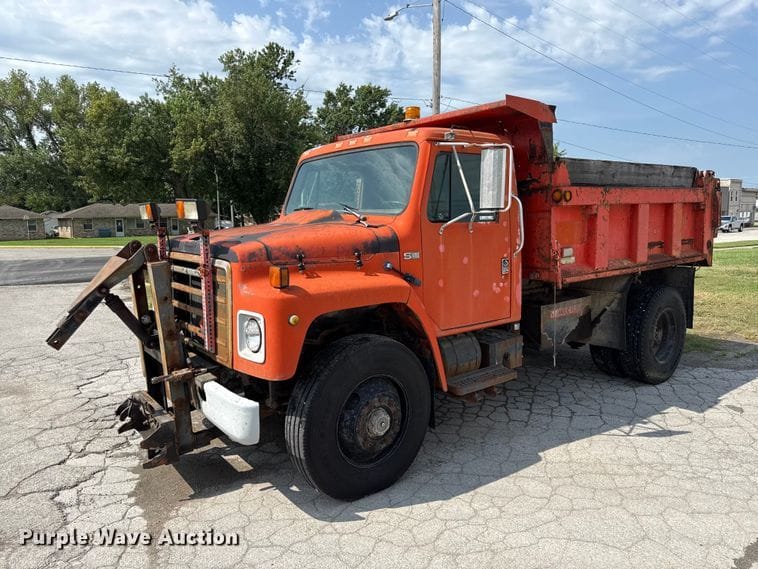 1986 International 1754 Equipment Image0