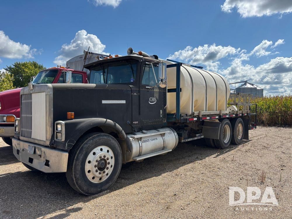 1986 International 9300 Equipment Image0