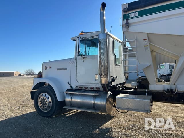 Image of International 9370 equipment image 2