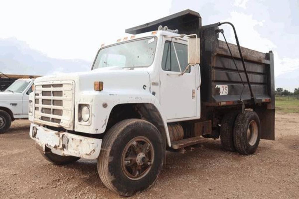 1986 International S1900 Equipment Image0