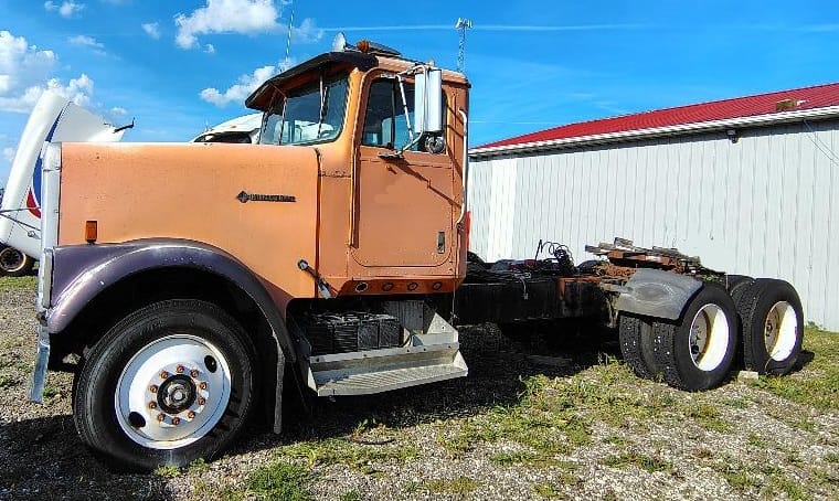 1986 International F9370 Equipment Image0