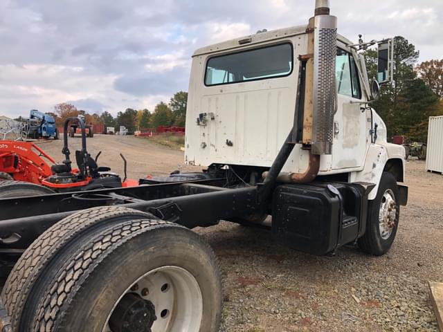 Image of International S2300 equipment image 4