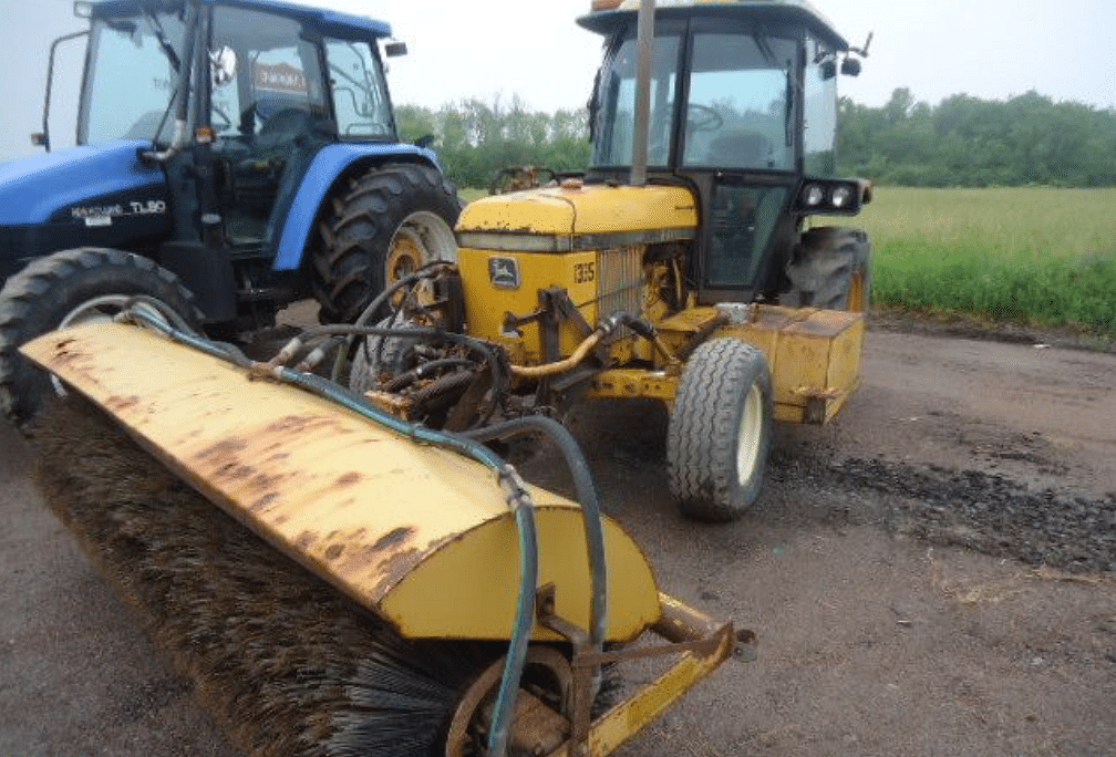 Image of John Deere 2350 Primary image