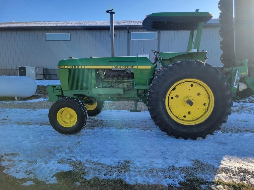 Image of John Deere 2950 Primary image