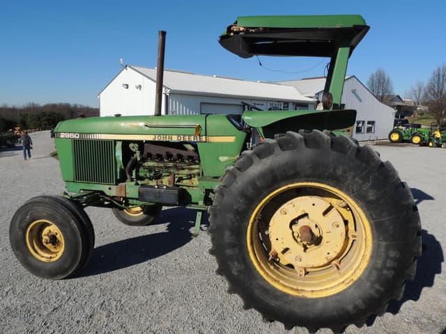 Image of John Deere 2950 equipment image 1