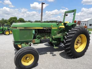 1986 John Deere 2950 Image