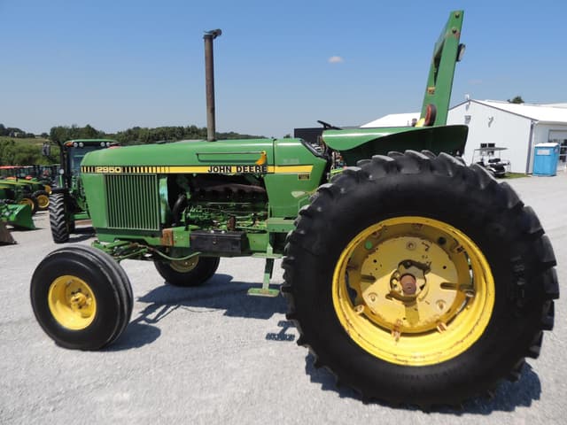 Image of John Deere 2950 equipment image 1