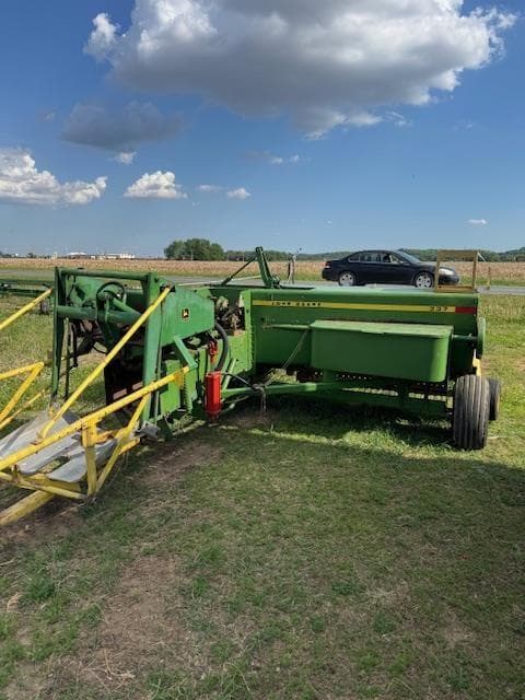 Image of John Deere 337 equipment image 3